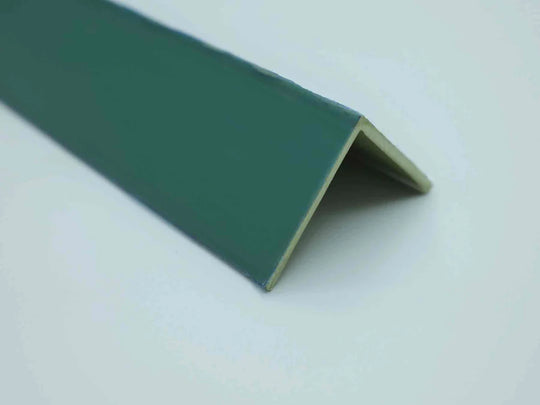 Profil d'angle en PVC Vert Olive 25mm