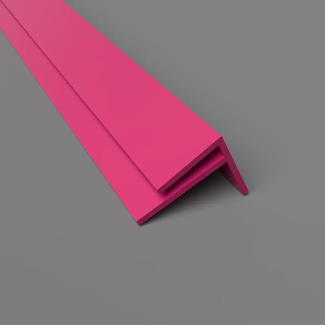 Profil d’extérieur F en PVC rose, 3050mm, pour coins robustes et soignés sur cladding mural hygiénique.